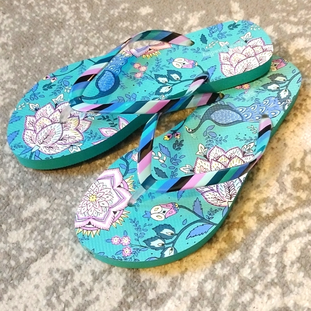 Women's Vera Bradley blue paisley flip flops size 7/8 New